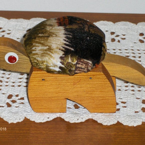 Vintage Wood Turtle Pin Cushion - Picture 2 of 7